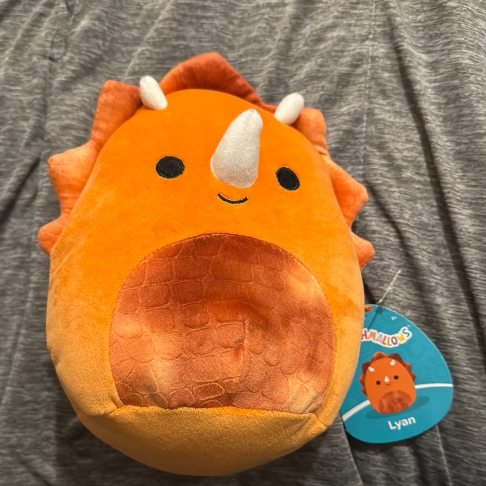 Squishmallow Lyan